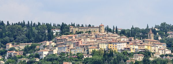 Comment organiser un séjour en Provence avec des cours de peinture sur lavande et des dégustations de vins locaux?