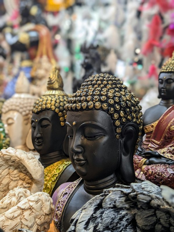 Explorez les essentialités spirituelles de notre boutique bouddhiste en ligne